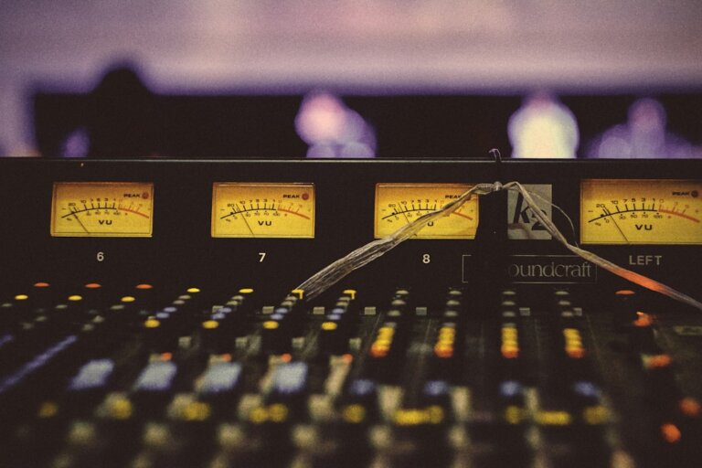 Podcast Editor for Audio Editing and Short Video Snippets