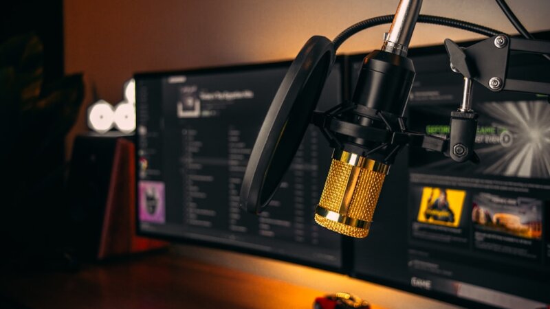 Independent Tech Podcast Future Around & Find Out Wins Webby Award