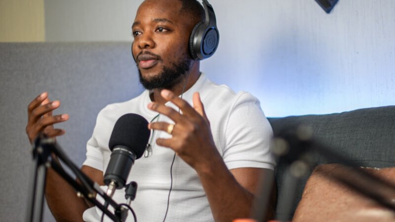 How to Get Featured on Podcasts & Grow Your Business [Live] la