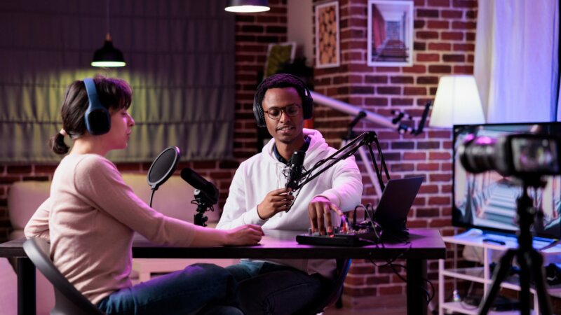Podcast Industry Leaders Debate Measurement Standards and AI’s Role in Production