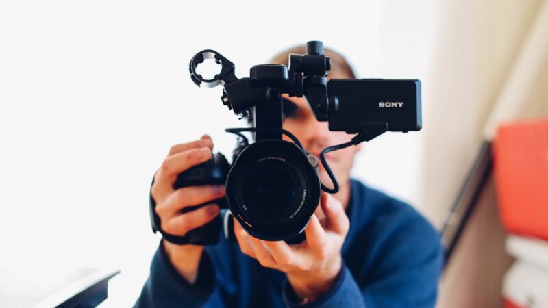 On-Camera Storyteller — SVAXA