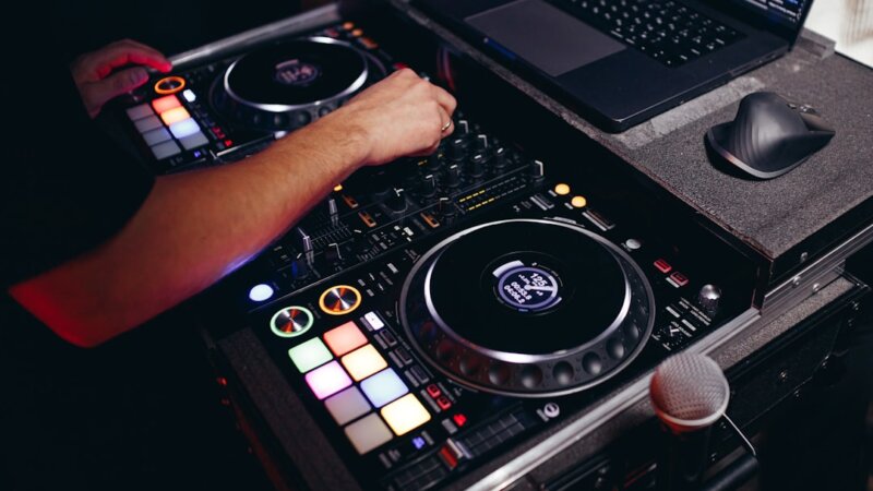 Corporate Live Sound Audio Engineer — Vario