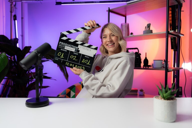Video Editor – Podcast & Digital Media — Asesor-AT