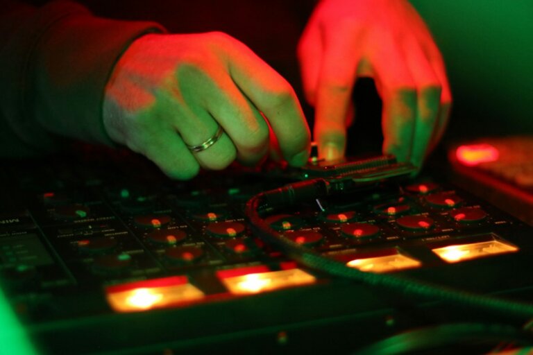 Audio Engineer — Jinny’s Music Studio