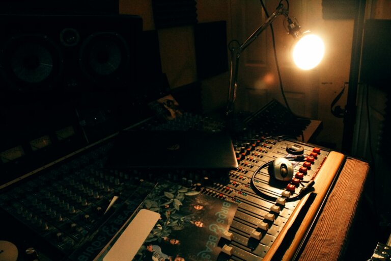Senior Recording & Mix Engineer – Mandopop & Vocal Production — FlexiSpot